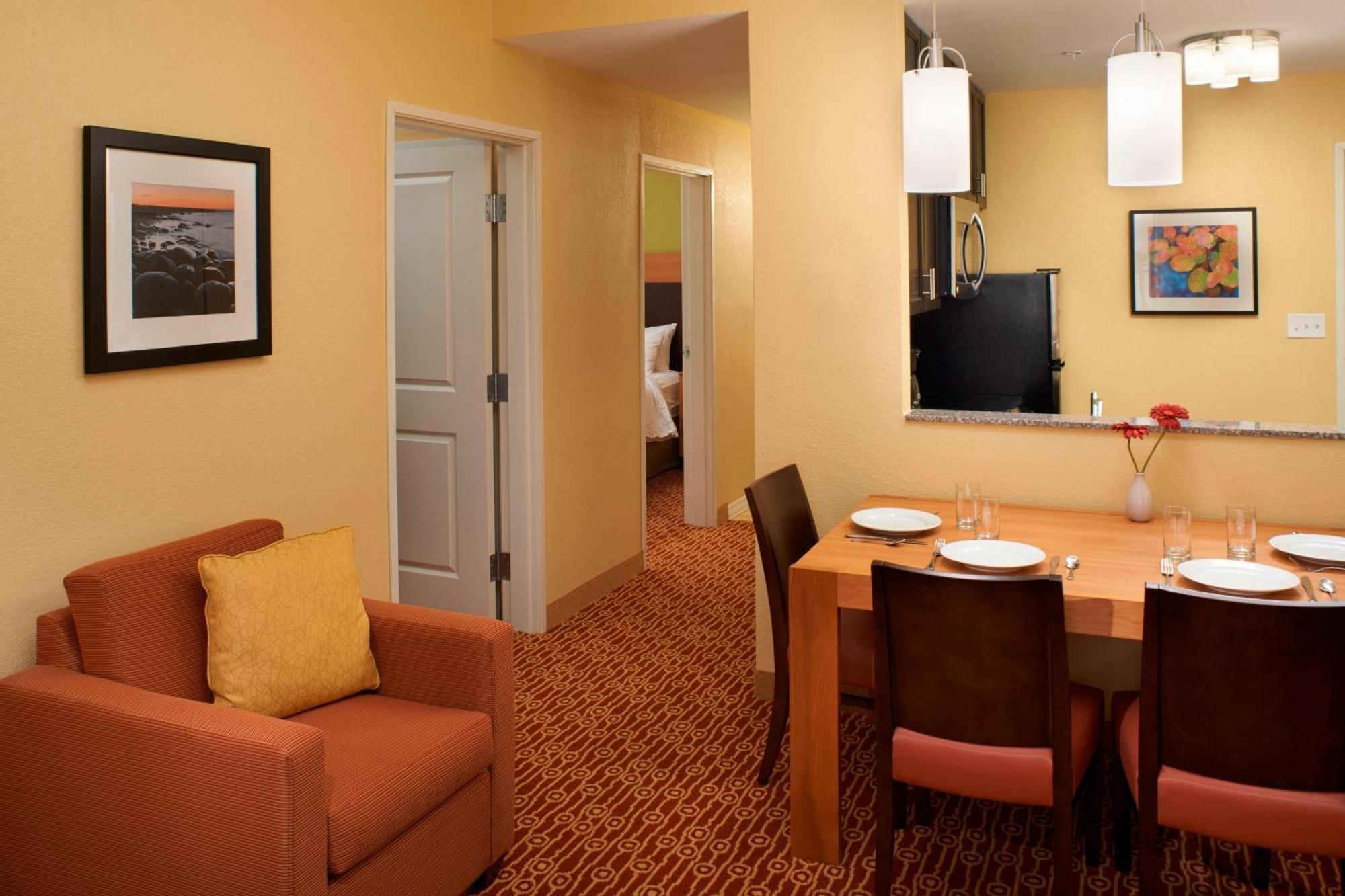 Towneplace Suites By Marriott Сагъно Екстериор снимка