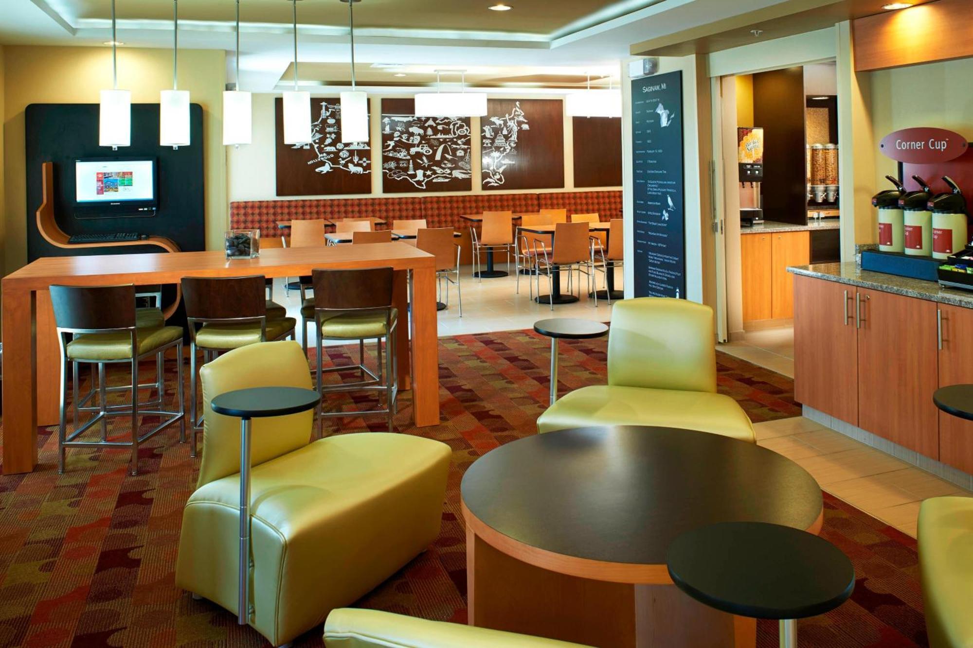 Towneplace Suites By Marriott Сагъно Екстериор снимка